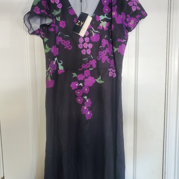 Womens dress - Picture 1 of 2